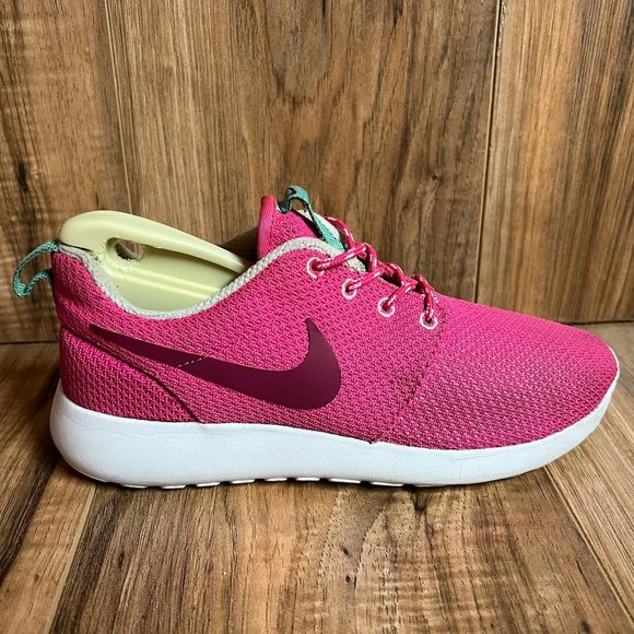 Nike Roshe Run Womens Running Shoes Pink Purple Knit Sneaker 511882 663 Size 6 - Picture 1 of 8